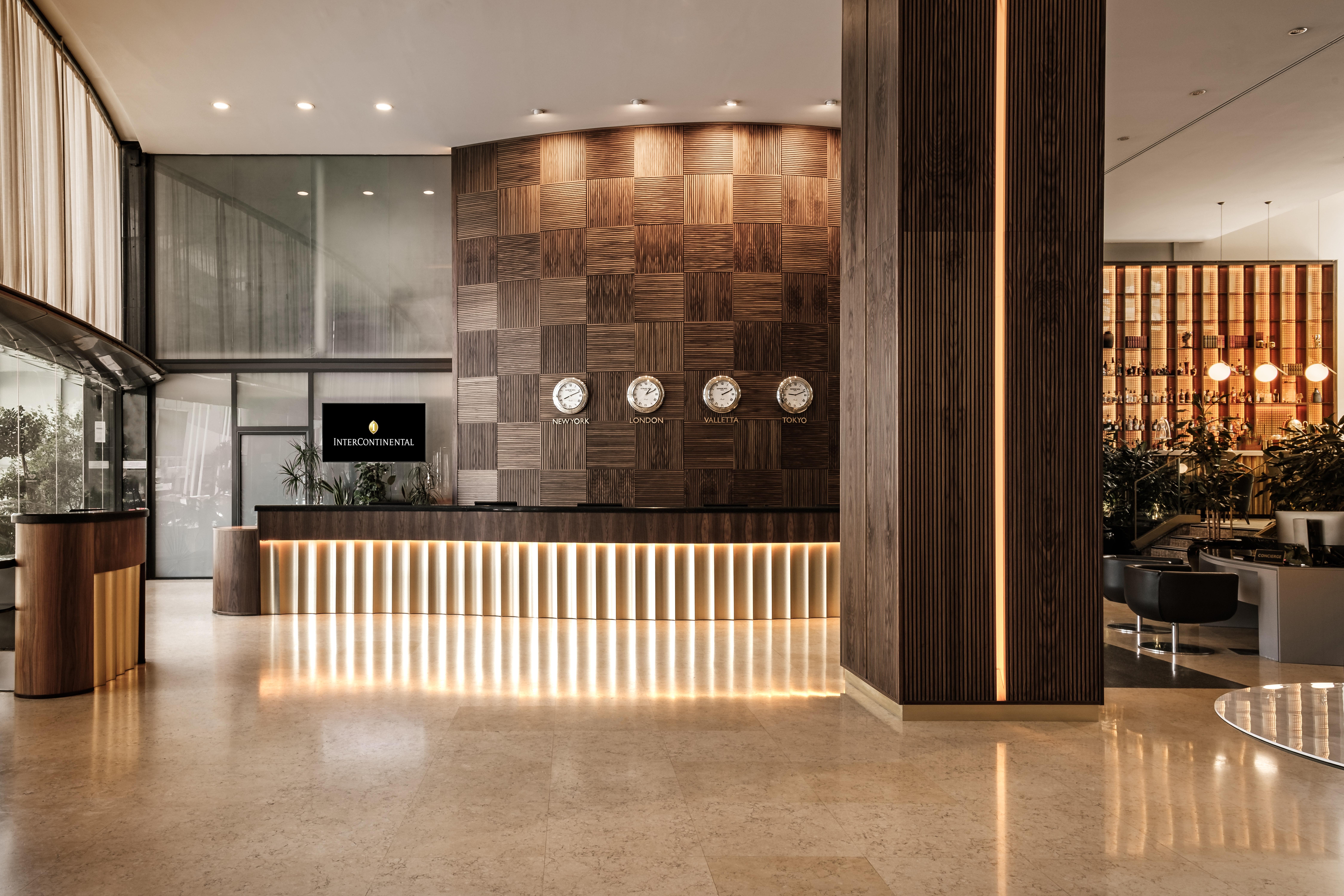 InterContinental Hotels - Malta, an IHG Hotel San Giuliano Esterno foto The lobby of the hotel