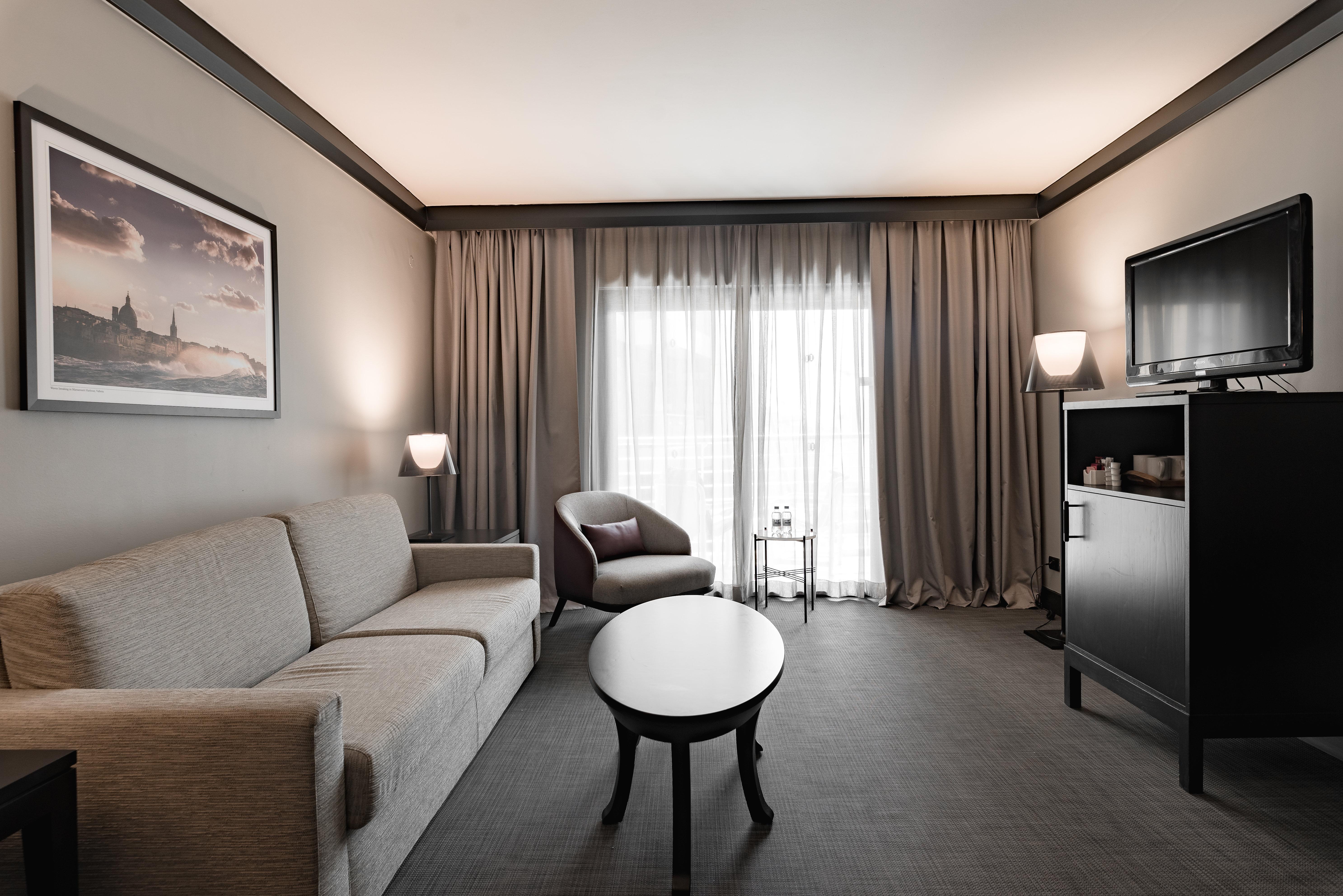 InterContinental Hotels - Malta, an IHG Hotel San Giuliano Esterno foto A living room in a hotel