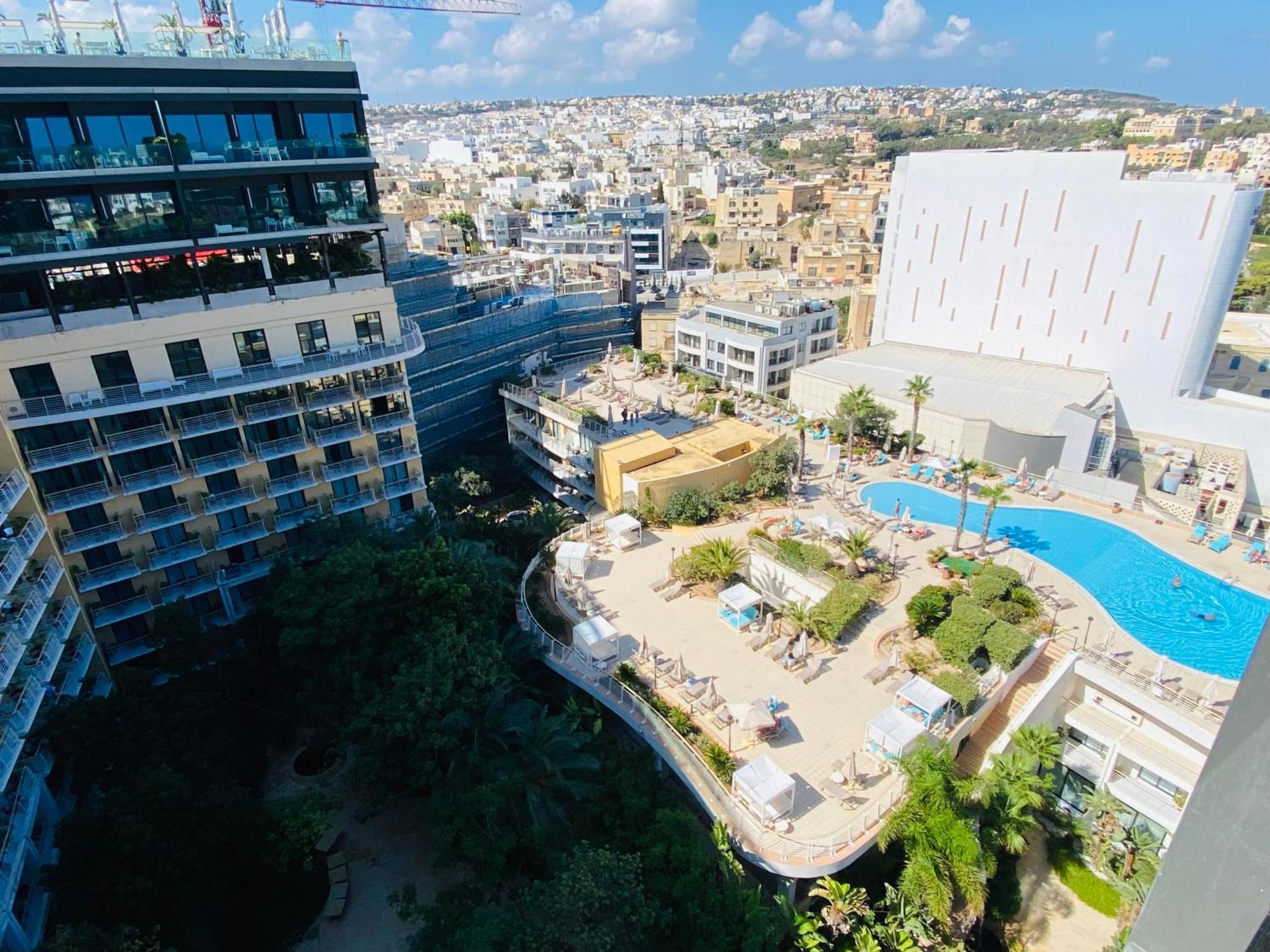 InterContinental Hotels - Malta, an IHG Hotel San Giuliano Esterno foto The hotel's pool area